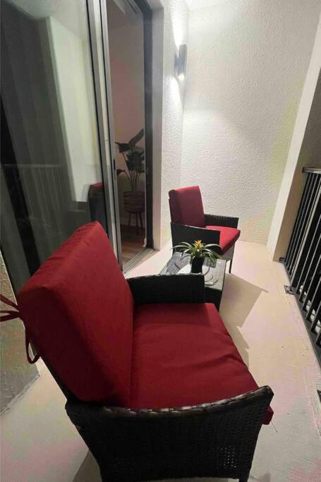Blooming Journey In Tampa Bay! Apartment Bagian luar foto