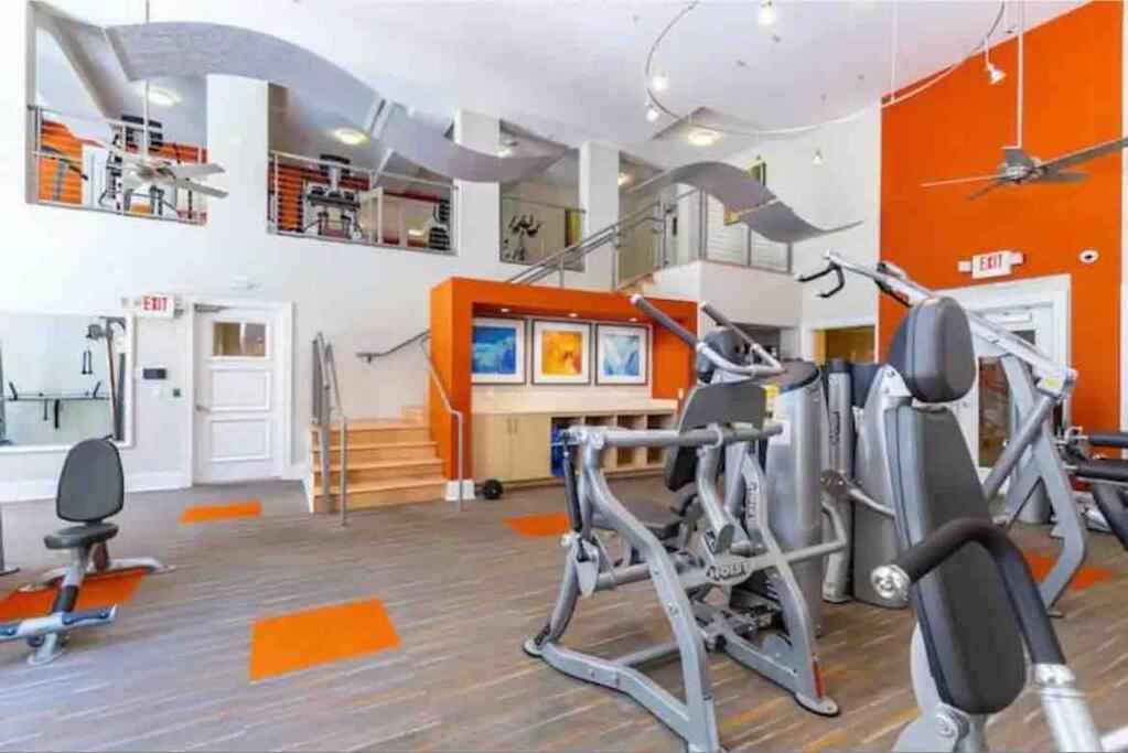 Blooming Journey In Tampa Bay! Apartment Bagian luar foto