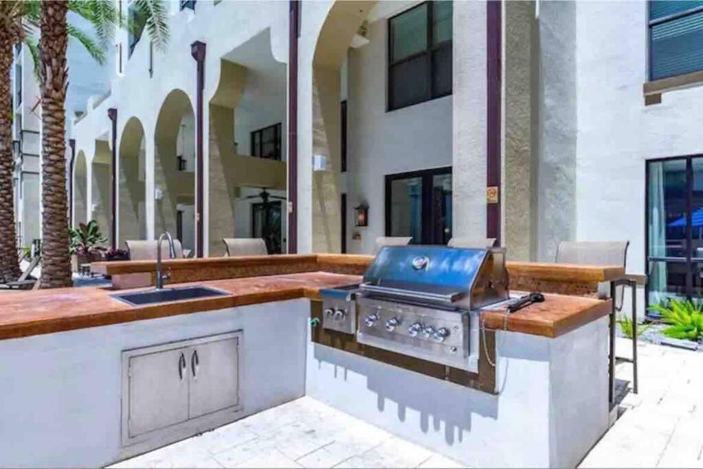 Blooming Journey In Tampa Bay! Apartment Bagian luar foto